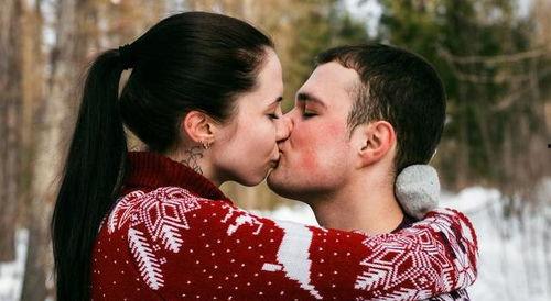 男女浪漫接吻视频