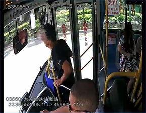 坐公交视频,城市流动生活的缩影